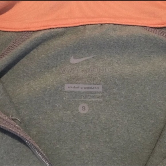 Women’s 1/2 zip Nike pull over - Picture 2 of 2